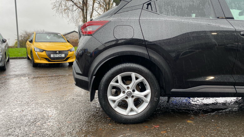 Nissan Juke 1.0 DiG-T 114 N-Connecta 5dr Petrol Hatchback